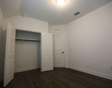 3412 Marginal Drive - Photo Thumbnail 8