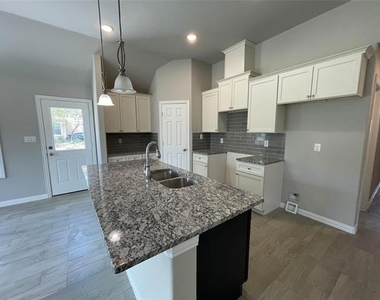 1019 E Hattie Street - Photo Thumbnail 12