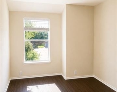 10633 Traymore Drive - Photo Thumbnail 10
