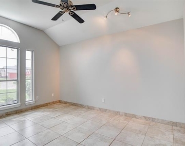 3912 Blue Pond Circle - Photo Thumbnail 9