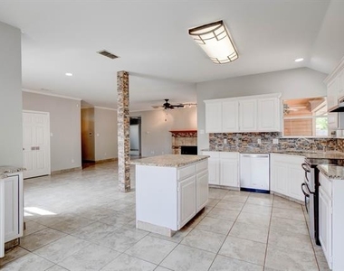 3912 Blue Pond Circle - Photo Thumbnail 3