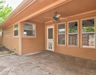 3912 Blue Pond Circle - Photo Thumbnail 14