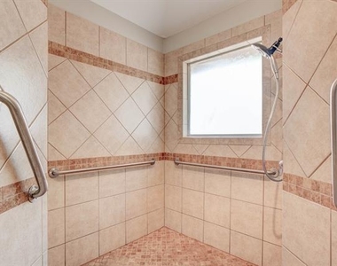 3912 Blue Pond Circle - Photo Thumbnail 8