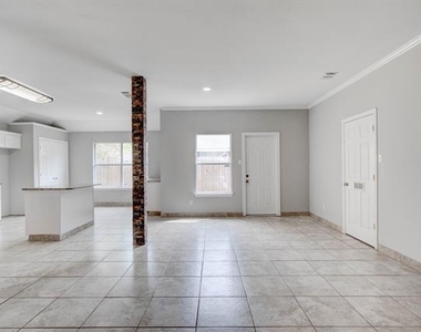 3912 Blue Pond Circle - Photo Thumbnail 4