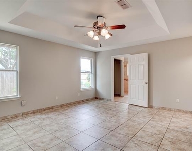 3912 Blue Pond Circle - Photo Thumbnail 6