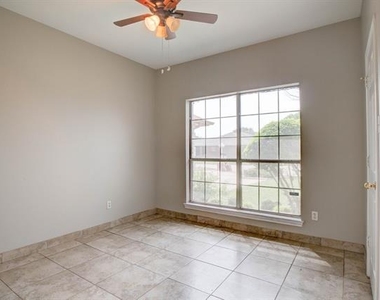3912 Blue Pond Circle - Photo Thumbnail 10