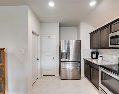 809 Meadow Wood Lane - Photo Thumbnail 8