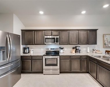 809 Meadow Wood Lane - Photo Thumbnail 7