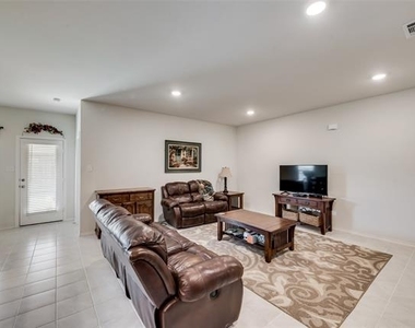 809 Meadow Wood Lane - Photo Thumbnail 4