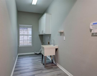 6009 Charleston Drive - Photo Thumbnail 27