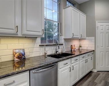 6009 Charleston Drive - Photo Thumbnail 11