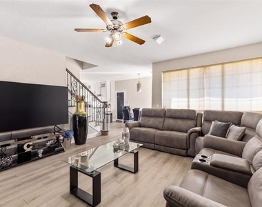 7114 Fieldstone Drive - Photo Thumbnail 4