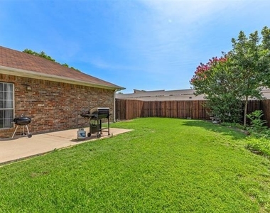 7114 Fieldstone Drive - Photo Thumbnail 26