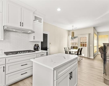 7114 Fieldstone Drive - Photo Thumbnail 9