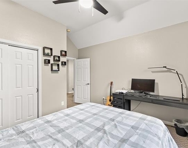 7114 Fieldstone Drive - Photo Thumbnail 20