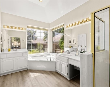 7114 Fieldstone Drive - Photo Thumbnail 15