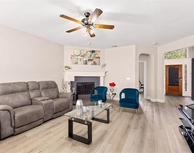 7114 Fieldstone Drive - Photo Thumbnail 5