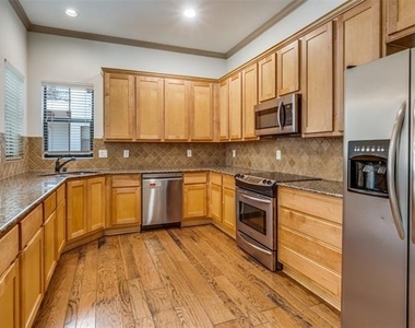 3038 Carmel Street - Photo Thumbnail 5