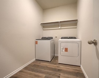 3905 Jasper Lane - Photo Thumbnail 3