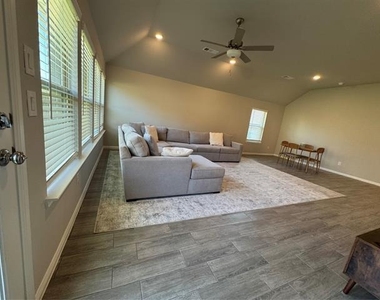 3613 Monte Carlo Lane - Photo Thumbnail 7