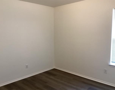 11900 Porcupine Drive - Photo Thumbnail 16