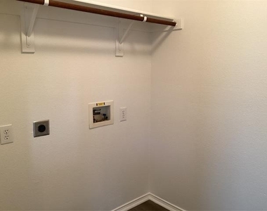 11900 Porcupine Drive - Photo Thumbnail 20