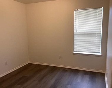 11900 Porcupine Drive - Photo Thumbnail 15