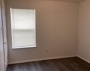 11900 Porcupine Drive - Photo Thumbnail 14