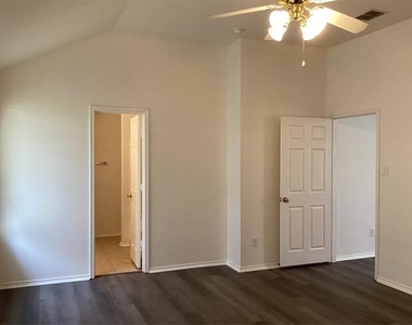 11900 Porcupine Drive - Photo Thumbnail 10