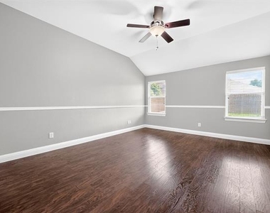 925 Cedar Creek Drive - Photo Thumbnail 14