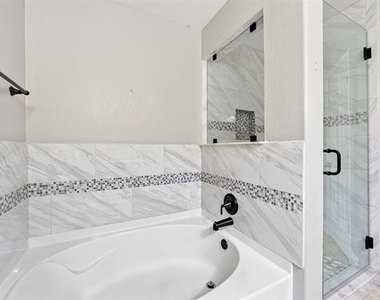 925 Cedar Creek Drive - Photo Thumbnail 17