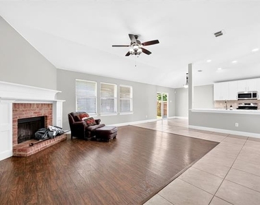 925 Cedar Creek Drive - Photo Thumbnail 6