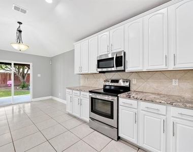 925 Cedar Creek Drive - Photo Thumbnail 11
