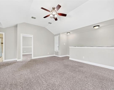 925 Cedar Creek Drive - Photo Thumbnail 20