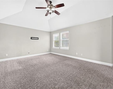 925 Cedar Creek Drive - Photo Thumbnail 15