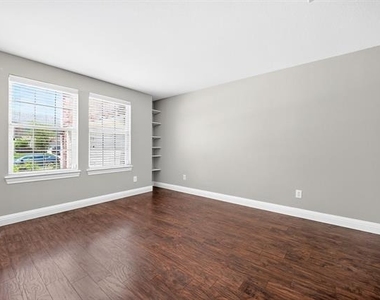 925 Cedar Creek Drive - Photo Thumbnail 12