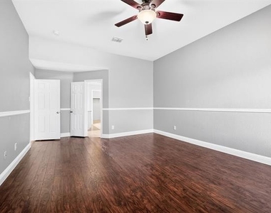 925 Cedar Creek Drive - Photo Thumbnail 13