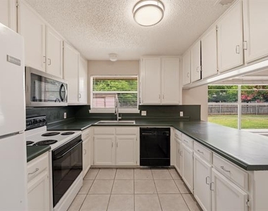 328 Anita Avenue - Photo Thumbnail 10