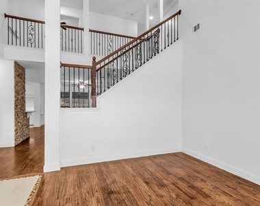3010 Lena Drive - Photo Thumbnail 7