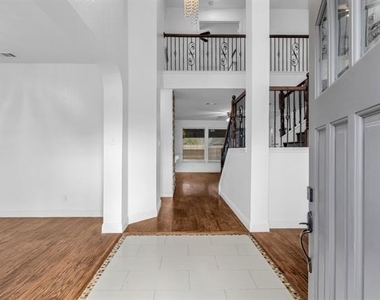 3010 Lena Drive - Photo Thumbnail 4