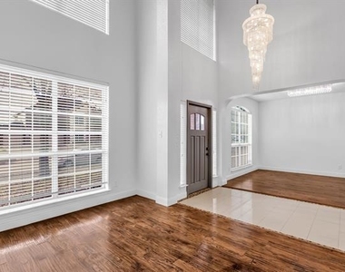 3010 Lena Drive - Photo Thumbnail 5