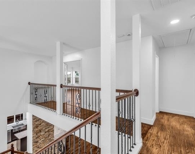 3010 Lena Drive - Photo Thumbnail 19