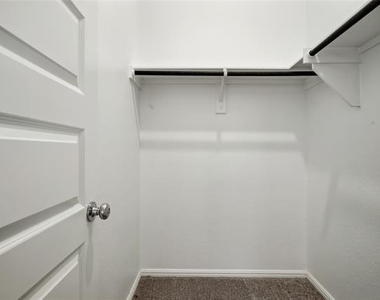 14009 Danesdale Drive - Photo Thumbnail 13