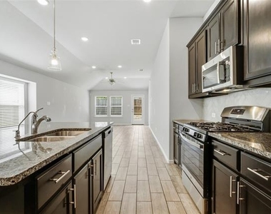 14009 Danesdale Drive - Photo Thumbnail 7