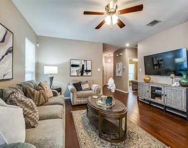 1375 Kingston Place - Photo Thumbnail 5