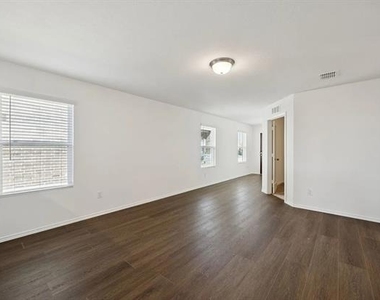 1135 Loch Way - Photo Thumbnail 2