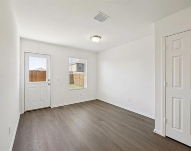 1135 Loch Way - Photo Thumbnail 5