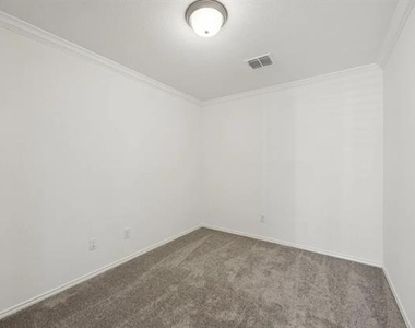 1135 Loch Way - Photo Thumbnail 9