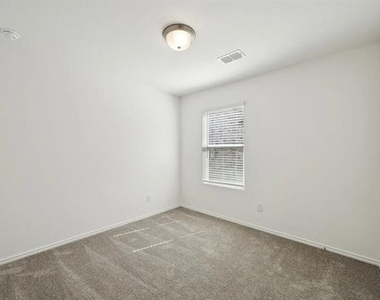 1135 Loch Way - Photo Thumbnail 8