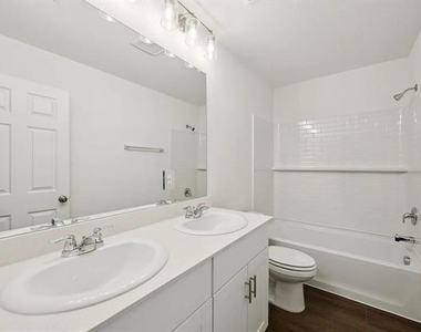 1135 Loch Way - Photo Thumbnail 11
